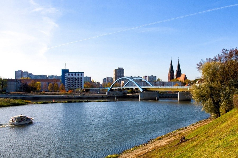 Frankfurt-Stadtbrücke-(c)-Janusz-Szuba-Pixabay